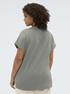 T-shirt in cotone con applicazione floreale