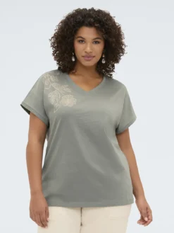 T-shirt in cotone con applicazione floreale