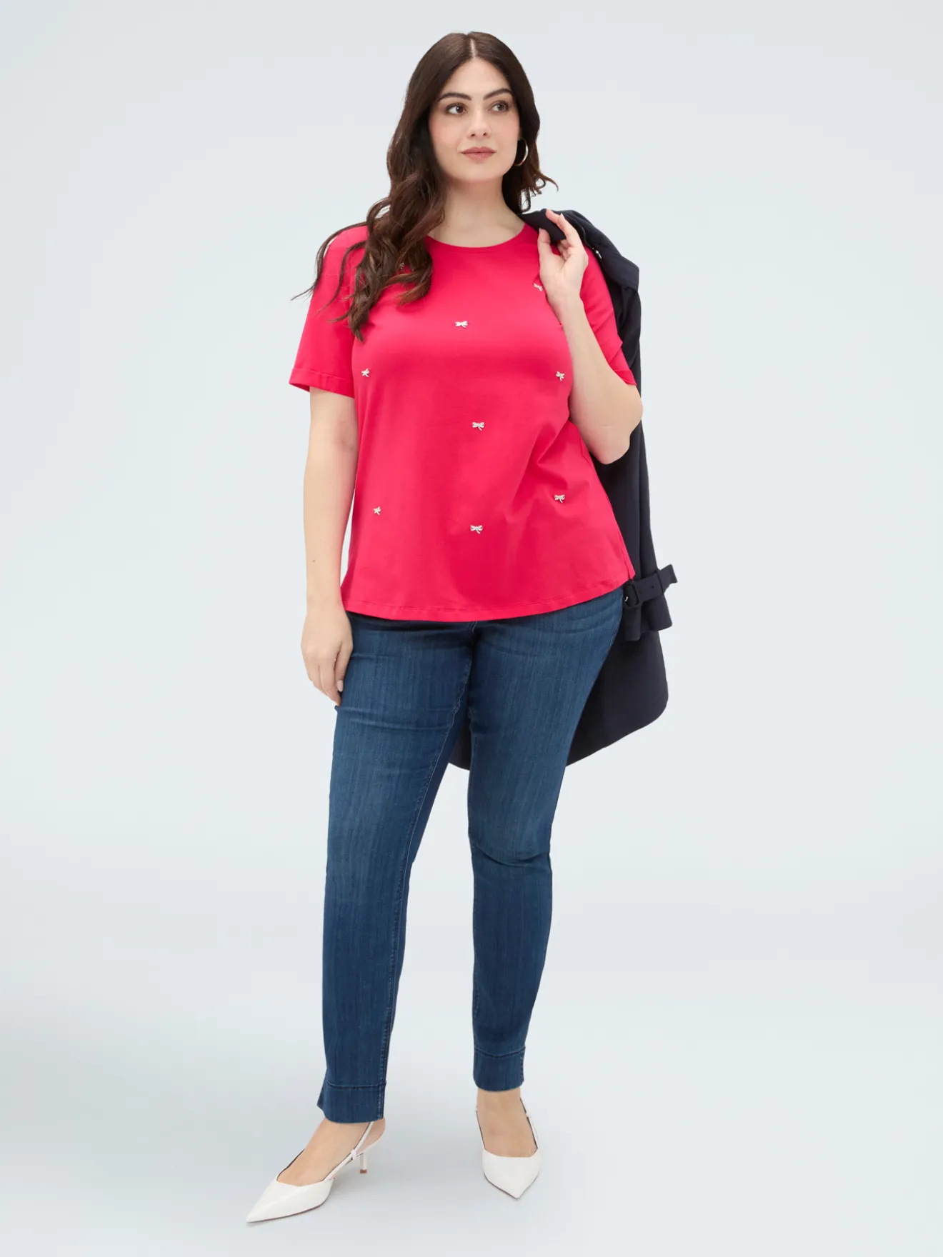 T-shirt in cotone con charm libellula