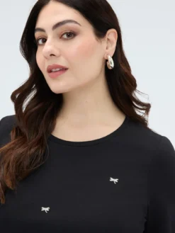 T-shirt in cotone con charm libellula