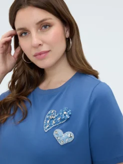 T-shirt in cotone con cuori e strass