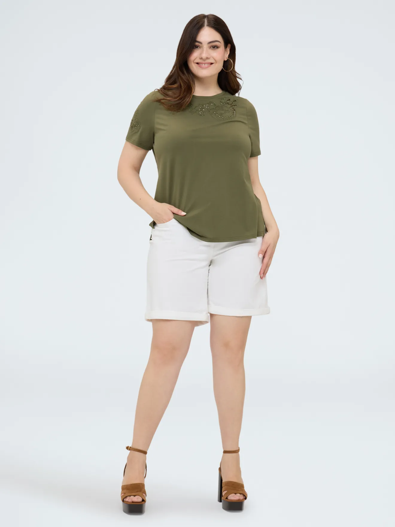 T-shirt in cotone con pizzo e borchie