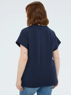 T-shirt in cotone con ricami e cut out