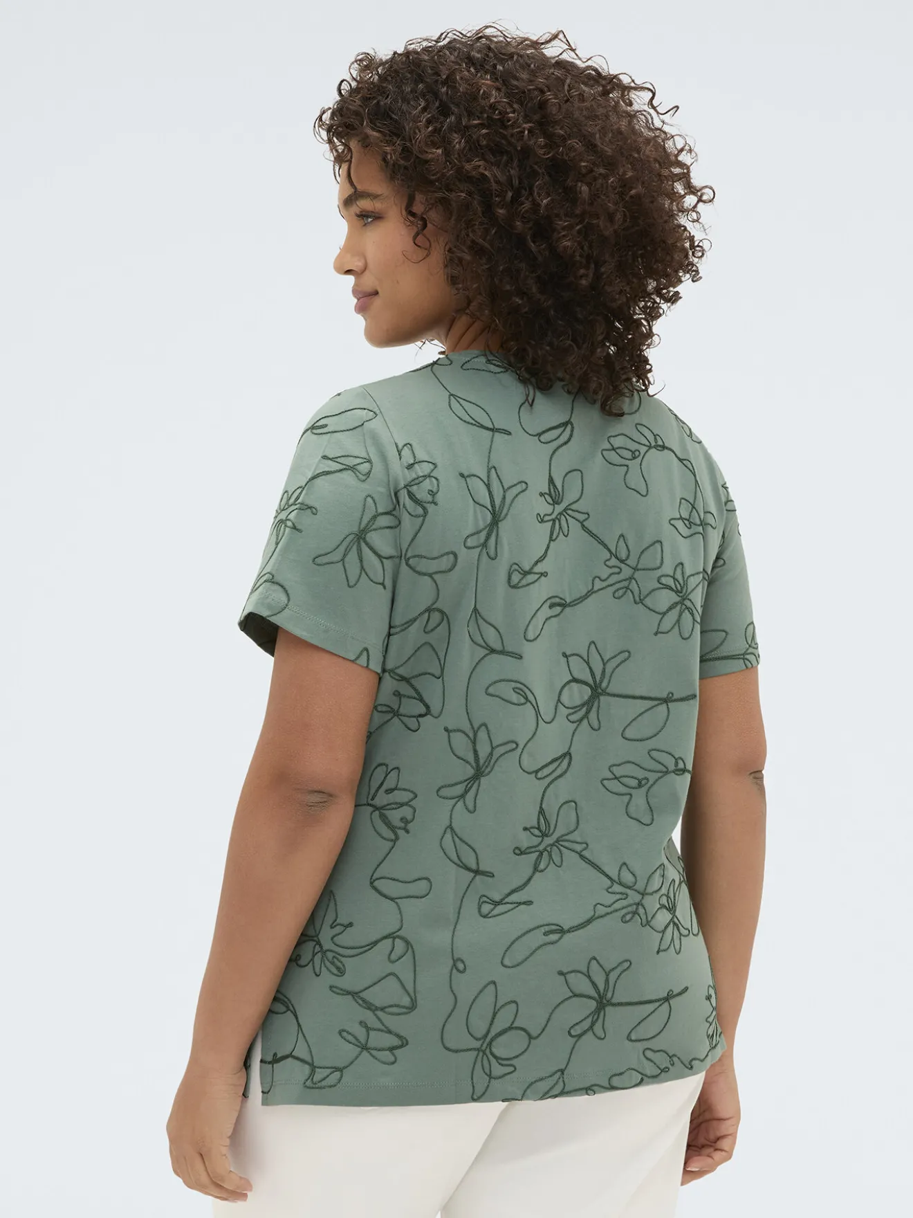T-shirt in cotone con ricami floreali