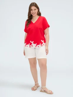 T-shirt in cotone con ricami floreali
