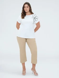 T-shirt in cotone con ricamo floreale