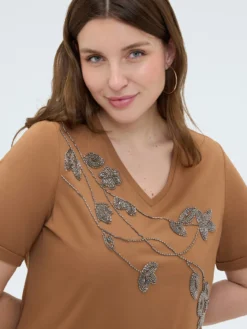 T-shirt in cotone con ricamo floreale