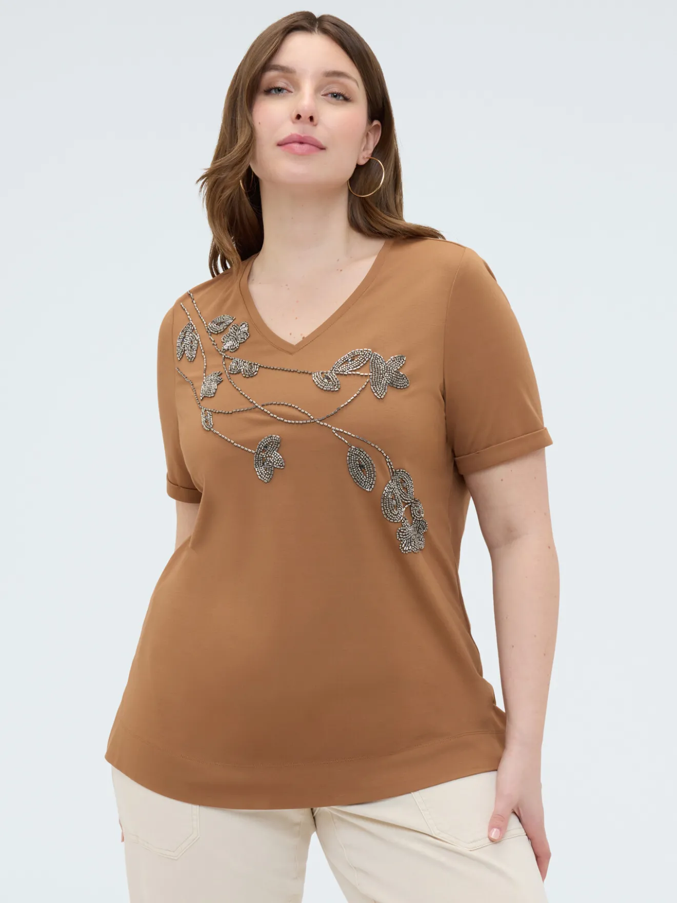 T-shirt in cotone con ricamo floreale