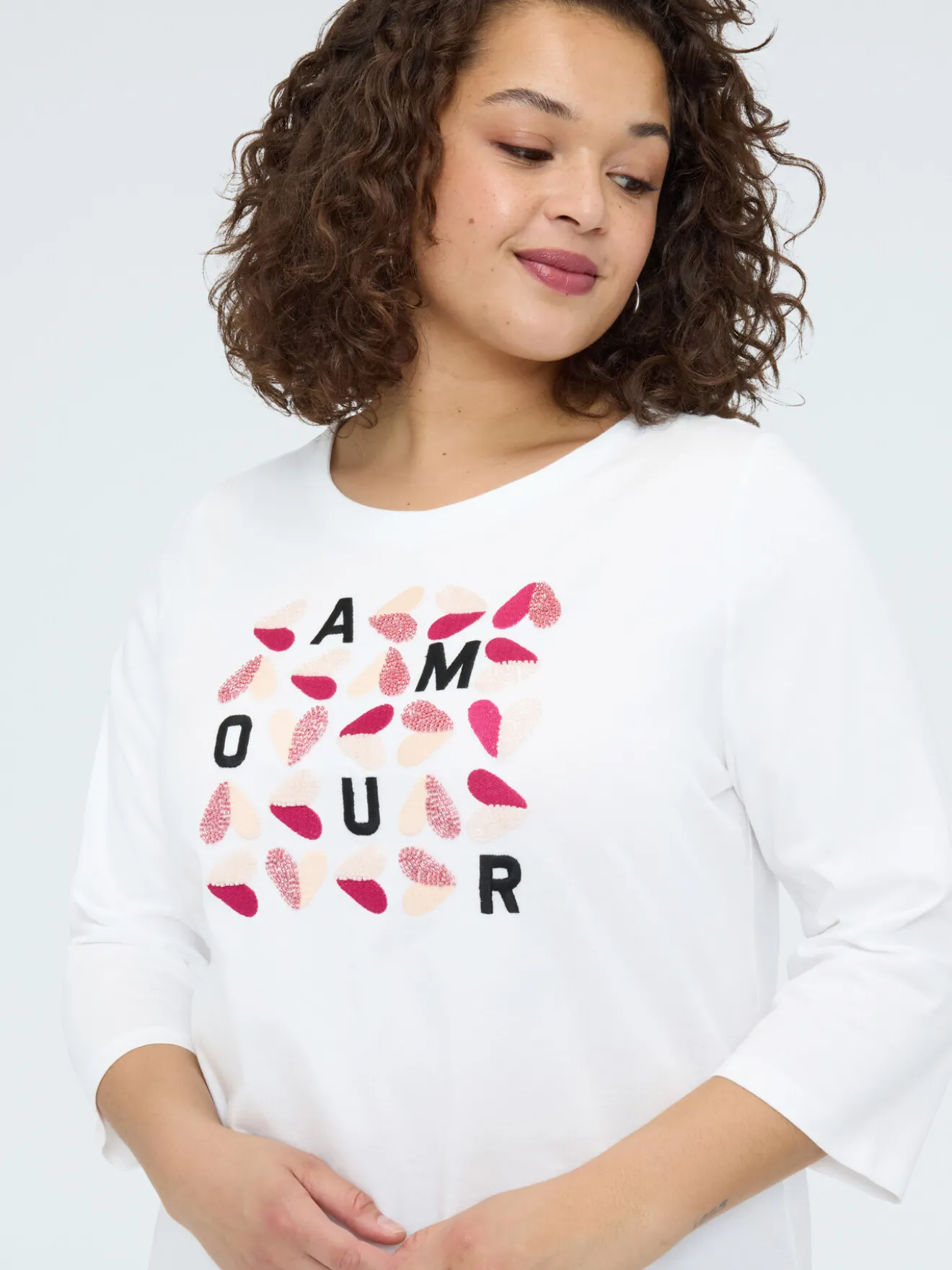 T-shirt in cotone con scritta AMOUR