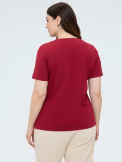 T-shirt in cotone con taschino in uncinetto e paillettes