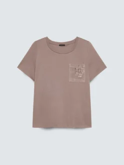 T-shirt in cotone con taschino in uncinetto e paillettes