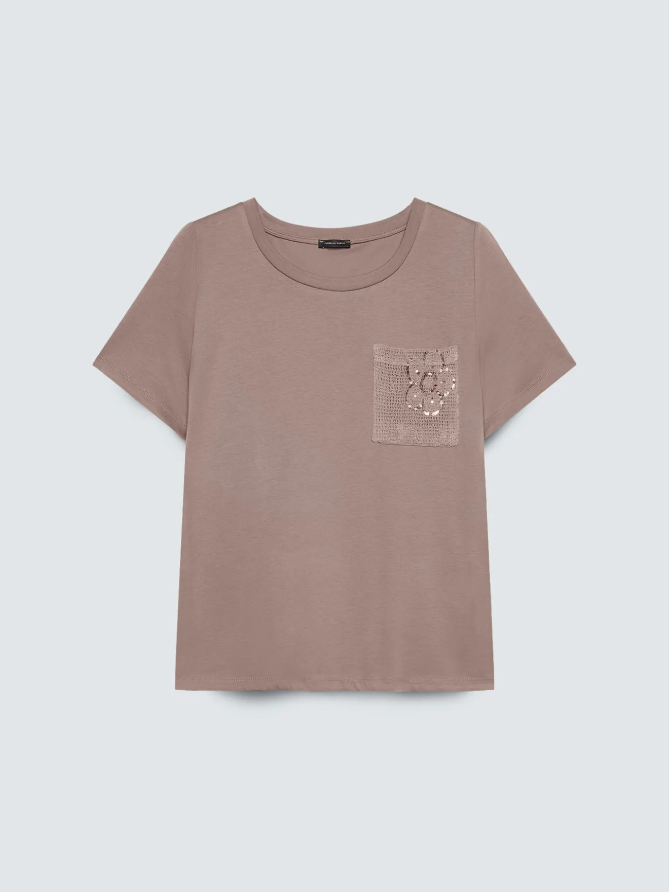 T-shirt in cotone con taschino in uncinetto e paillettes