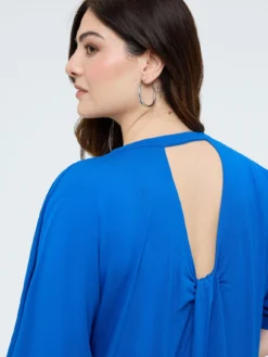 T-shirt in jersey con cut-out