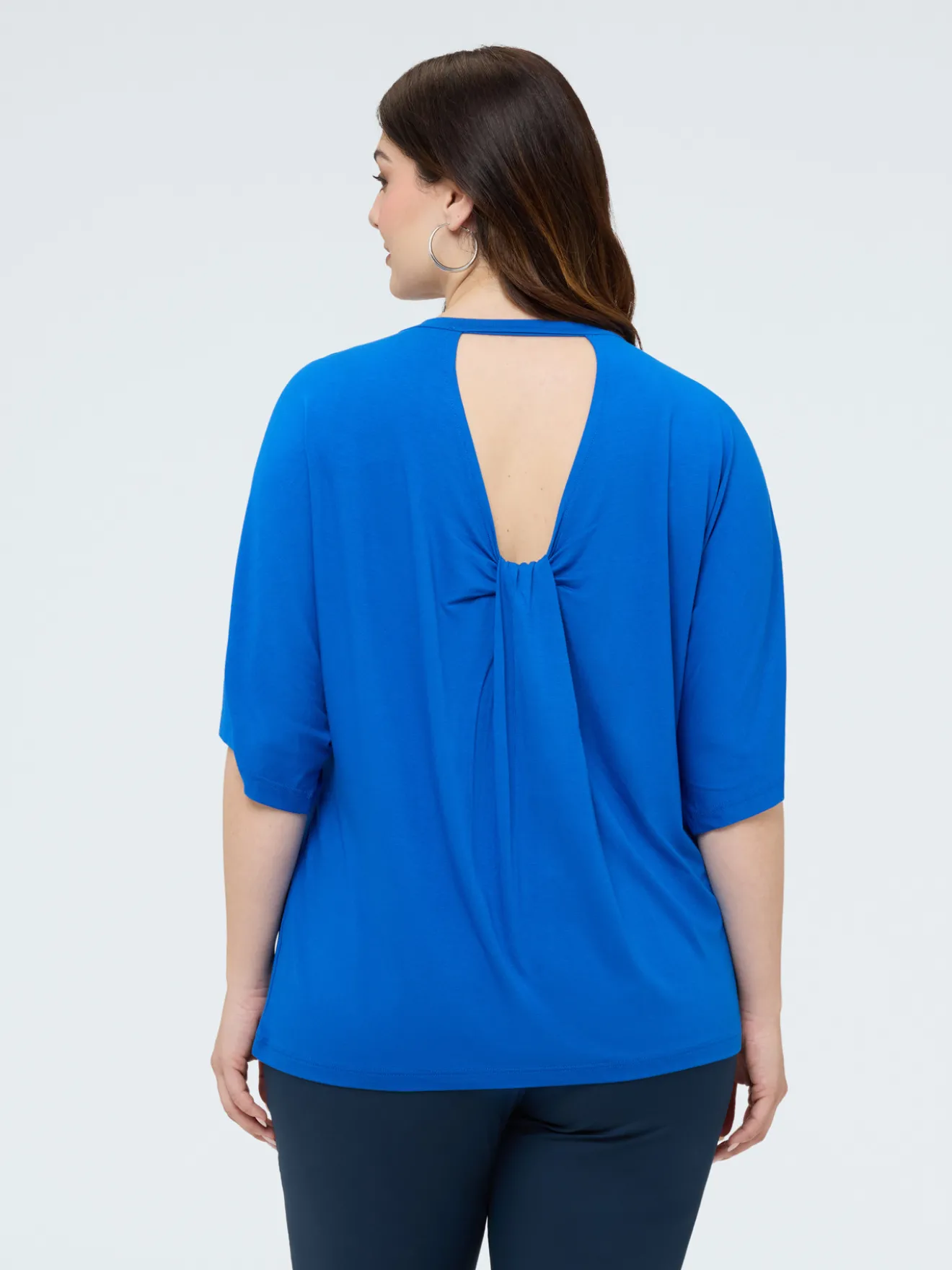 T-shirt in jersey con cut-out