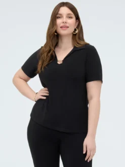 T-shirt in jersey con dettaglio sullo scollo