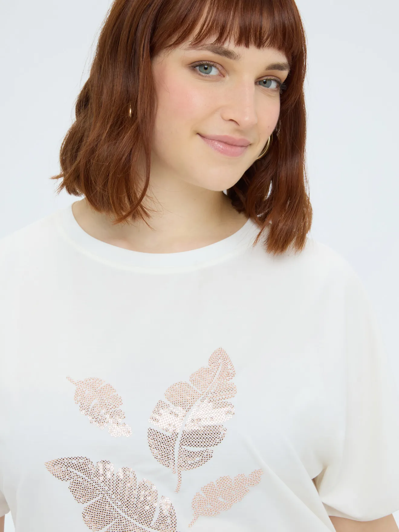T-shirt in jersey con foliage in paillettes