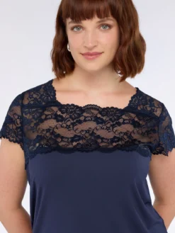 T-shirt in jersey con inserto in pizzo