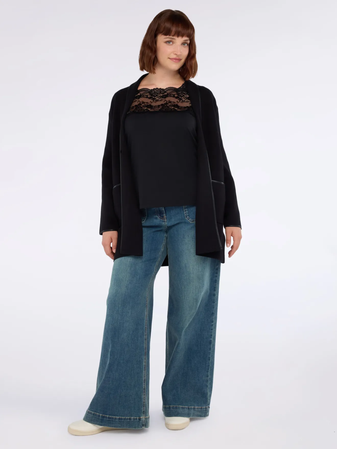 T-shirt in jersey con inserto in pizzo