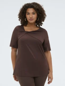 T-shirt in jersey con nodo e drappeggio