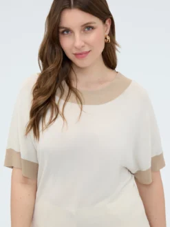 T-shirt in maglia con bordi a contrasto