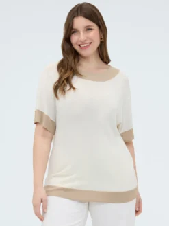 T-shirt in maglia con bordi a contrasto