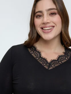 T-shirt in misto lana con pizzo