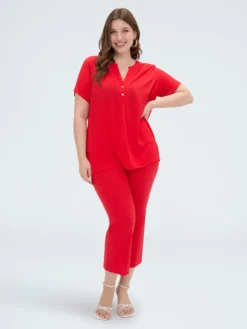 T-shirt in misto lyocell con bottoncini