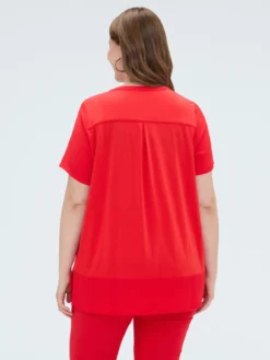 T-shirt in misto lyocell con bottoncini