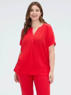 T-shirt in misto lyocell con bottoncini