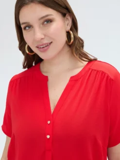 T-shirt in misto lyocell con bottoncini