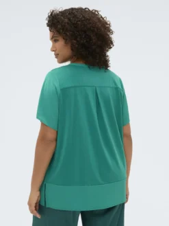 T-shirt in misto lyocell con bottoncini