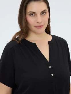 T-shirt in misto lyocell con bottoncini