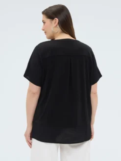 T-shirt in misto lyocell con bottoncini