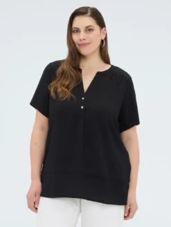 T-shirt in misto lyocell con bottoncini