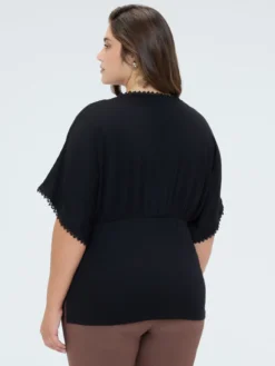 T-shirt in viscosa con dettagli in pizzo