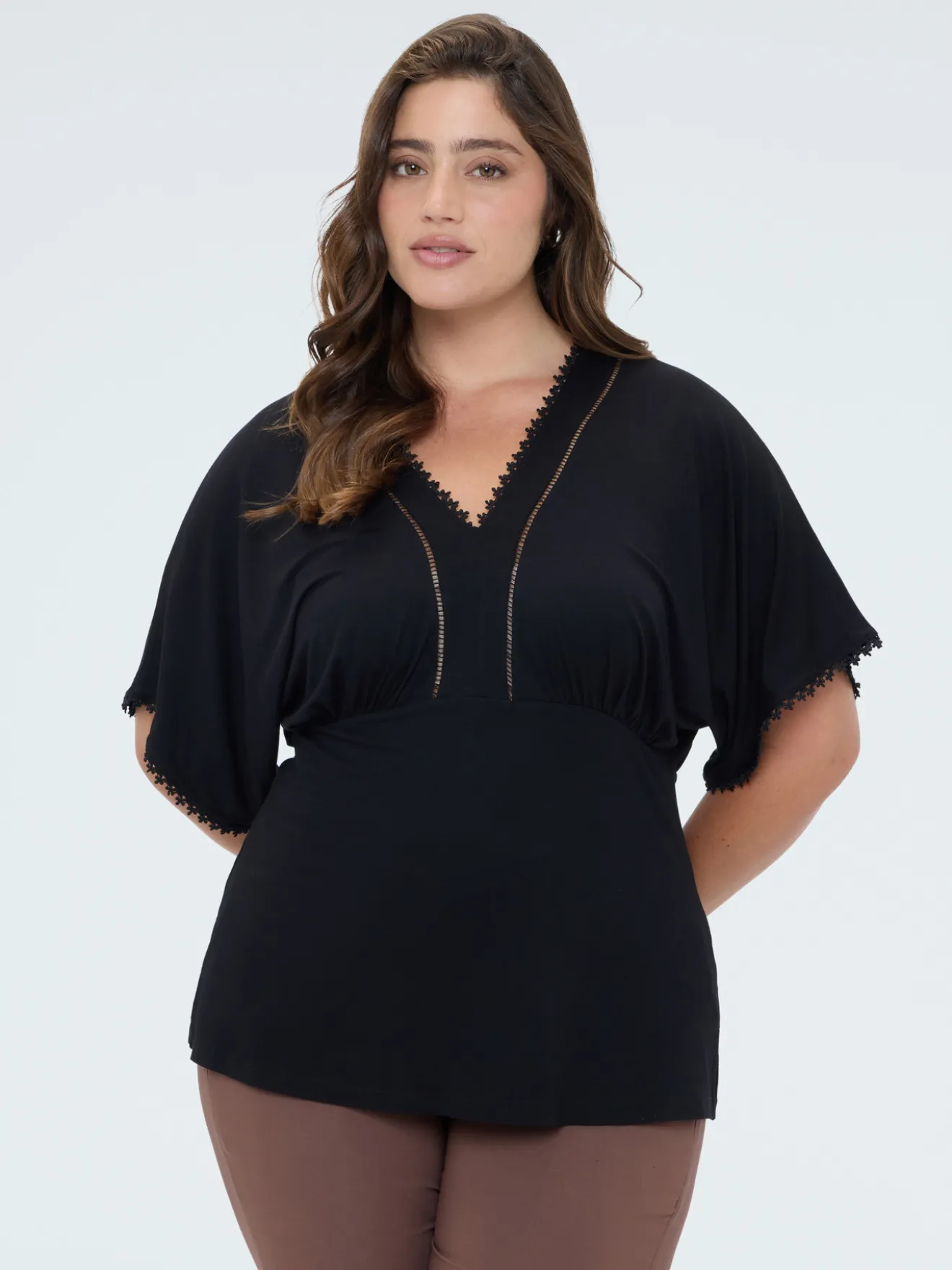 T-shirt in viscosa con dettagli in pizzo