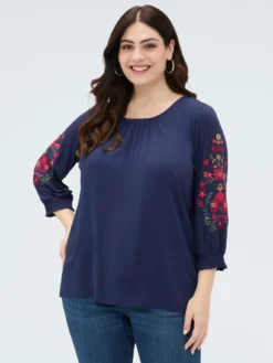 T-shirt in viscosa con ricami