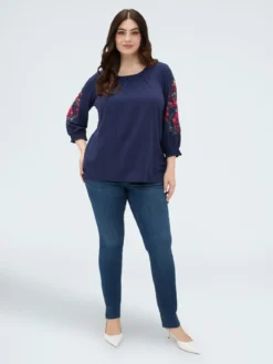 T-shirt in viscosa con ricami