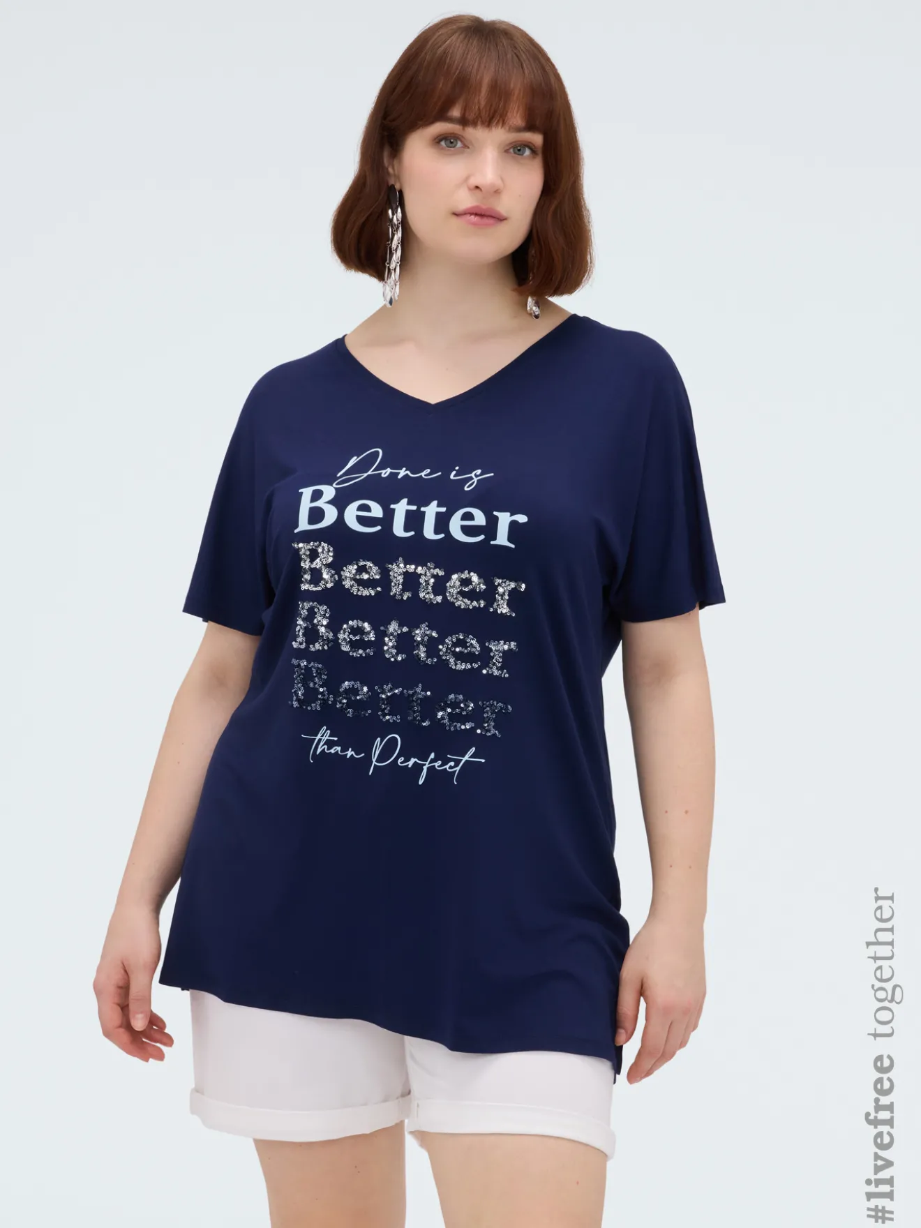 T-shirt in viscosa con scritta e paillettes