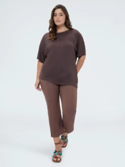T-shirt in viscosa con strass sullo scollo