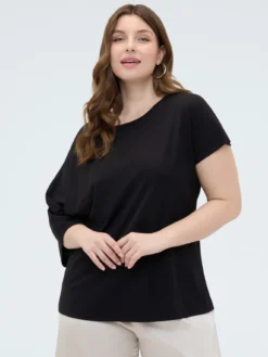 T-shirt maniche asimmetriche